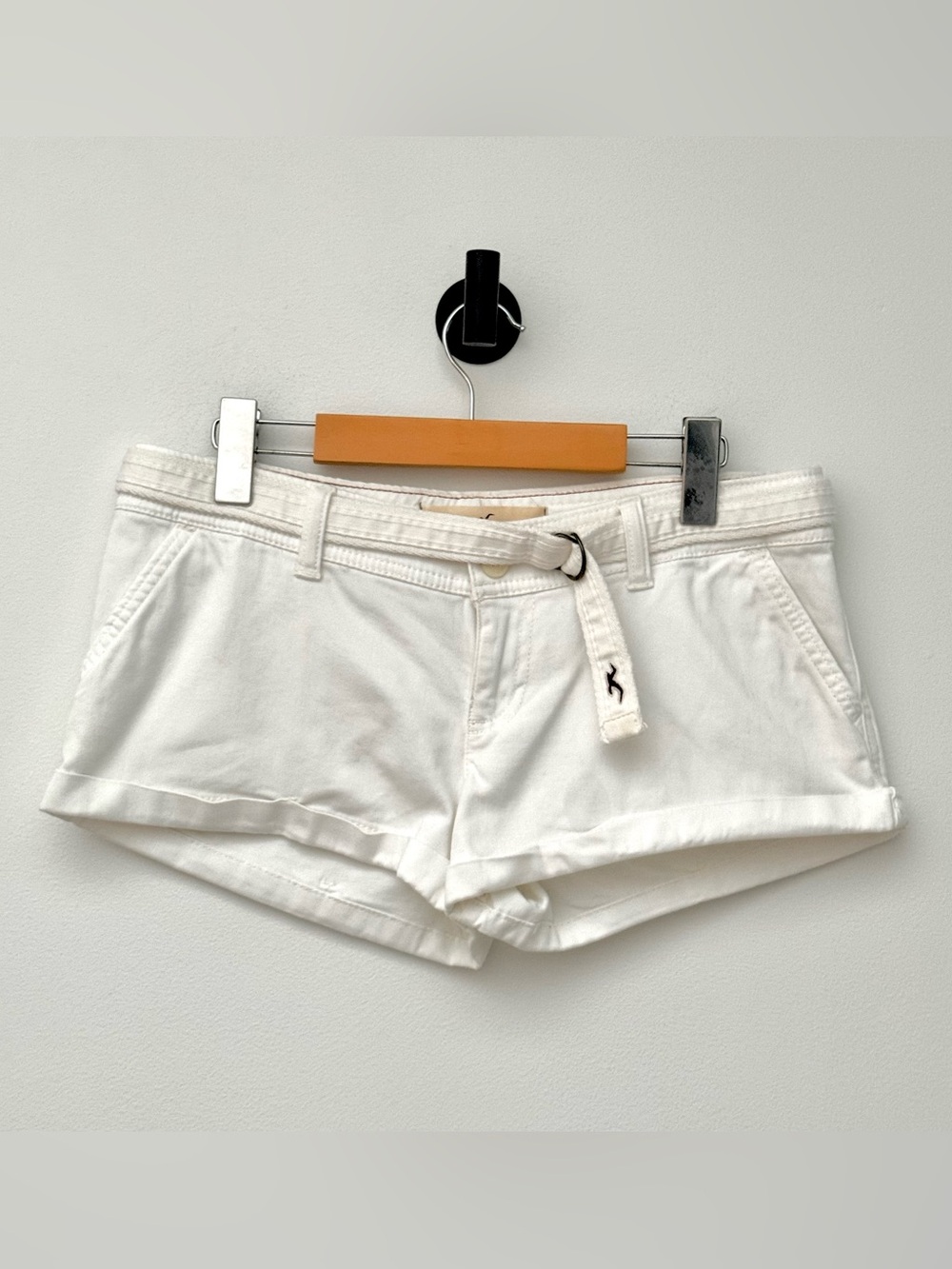 Vintage Y2K Hollister Ultra Low Rise White Rolled-Hem Cotton Shorts D-Ring Belt